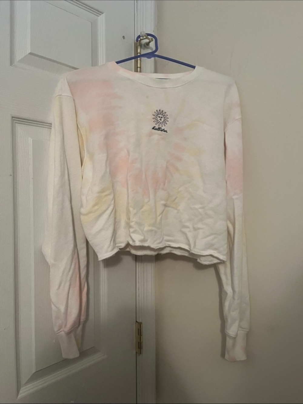 Hollister Pastel Tie-Dye V-Neck Top with Sun Graphic Crop Top Sweater